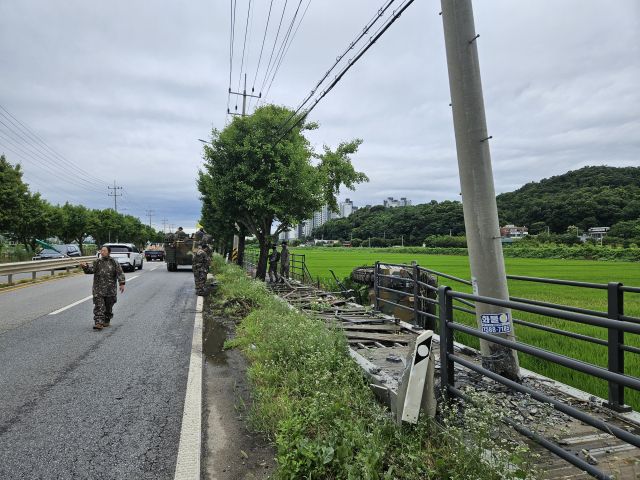 파주 조리읍 통일로 장갑차 전복사고 현장. 독자 제공