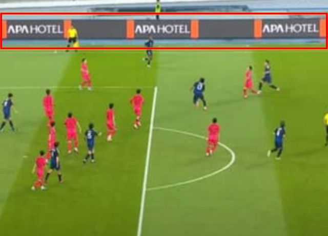 ‘2025 동아시아축구연맹(EAFF) E-1 챔피언십’(동아시안컵) 한국·일본 경기 중계 장면에 포착된 APA호텔 광고. 서경덕 교수 페이스북 갈무리