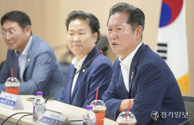 정청래 더불어민주당 당대표 후보, 경기도의회 더불어민주당 의원들과의 간담회 [포토뉴스]