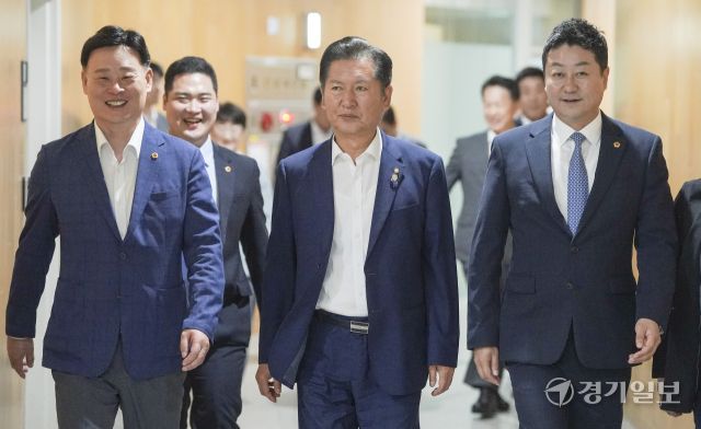 정청래 더불어민주당 당대표 후보, 경기도의회 더불어민주당 의원들과의 간담회 [포토뉴스]