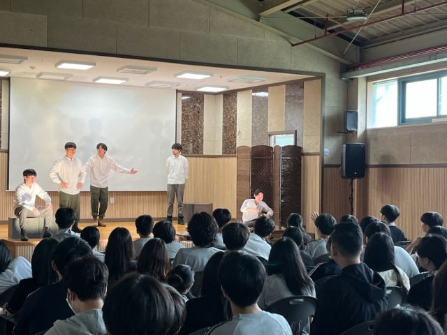 ‘2025 찾아가는 나라사랑 호국보훈 역사 연극’. 수원교육지원청 제공