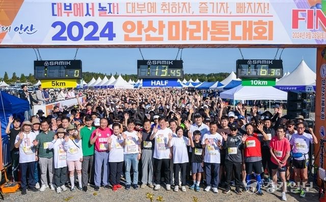 ‘2025 안산 마라톤대회’가 오는 9월21일 안산 대부도 방아머리 ‘대부바다향기 테마파크’ 일원에서 개최된다. 사진은 지난해 대회 모습. 경기일보 DB