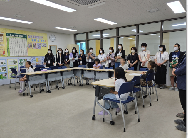 안산시에 소재한 원곡초등학교가 전 세계 한글학교 교사 250명을 대상으로 다문화 특별학급 공개수업을 실시 콘 호응을 얻었다. 원곡초 제공