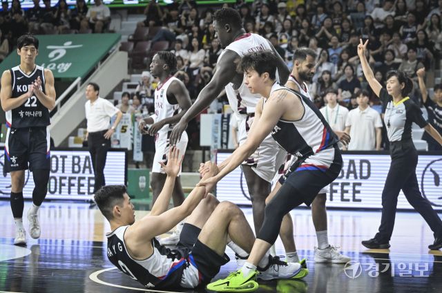 대한민국 남자농구 대표팀, 카타르와의 평가전 2차전에서 95-78로 승리 [포토뉴스]