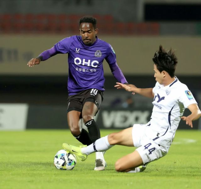 FC안양은 최근 3연패를 기록하는 동안 단 1골에 그치는 극심한 공격력 부진 속에 공격 기회 창출과 득점 빈곤 해소가 시급한 과제로 떠오르고 있다.FC안양 제공