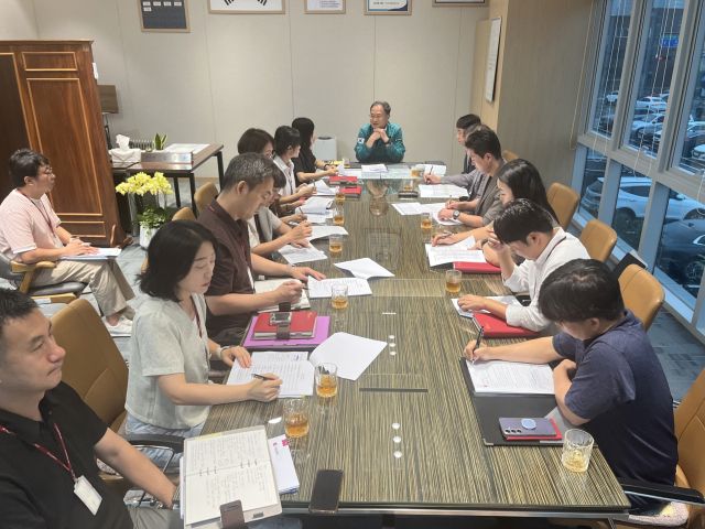 최근 포천시 민생지원 전담팀이 첫 회의를 열고 민생 현장의 목소리를 반영한 체감형 지원 대책을 논의하고 있다. 포천시 제공