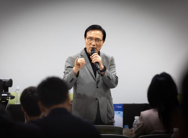 임태희 경기도교육감이 7월 21일 수원컨벤션센터에서 열린 '수행평가 정책 현장 의견 수렴 토론회'에서 인사말을 하고 있다. 경기도교육청 제공