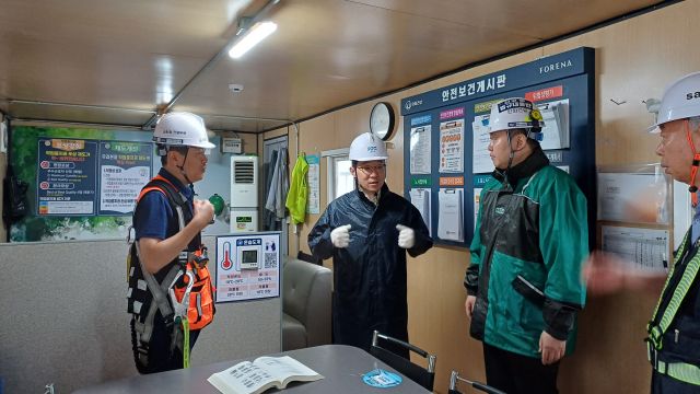 경기도 관계자들이 도봉 옥정 철도건설현장을 점검하고 있다. 경기도 제공