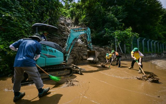 수해의 상처 씻기 위해 민·관·군 구슬땀 노력중 [포토뉴스]