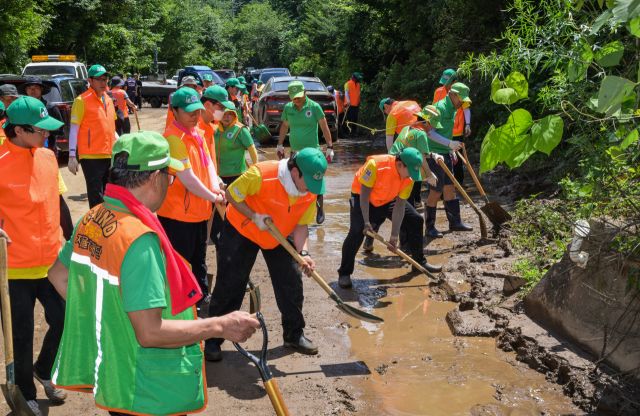 수해의 상처 씻기 위해 민·관·군 구슬땀 노력중 [포토뉴스]