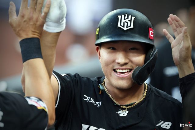 22일 NC와 원정 1차전서 투런 홈런 포함 3안타, 4출루 3타점 활약을 펼치며 진가를 발휘한 안현민.KT 위즈 제공