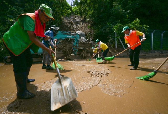 수해의 상처 씻기 위해 민·관·군 구슬땀 노력중 [포토뉴스]