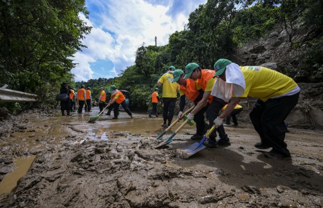 수해의 상처 씻기 위해 민·관·군 구슬땀 노력중 [포토뉴스]