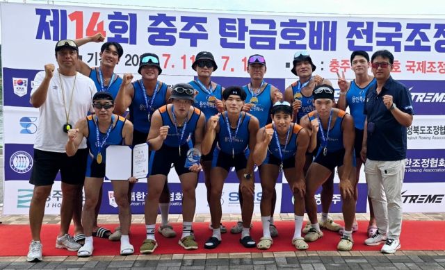 창단 20주년을 맞아 르네상스 시대를 열면서 전국대회와 국제대회서 잇따라 호성적을 거두고 있는 용인시청 조정팀. 오른쪽이 조준형 감독, 왼쪽이 서용원 코치.용인시청 제공