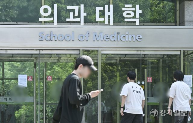 복귀 의대생, 학습권 침해하지 않겠다는 다짐 서약서 작성 [포토뉴스]