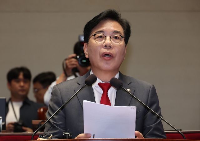 국민의힘 송언석 비상대책위원장 겸 원내대표가 23일 서울 여의도 국회에서 열린 의원총회에서 발언하고 있다. 연합뉴스