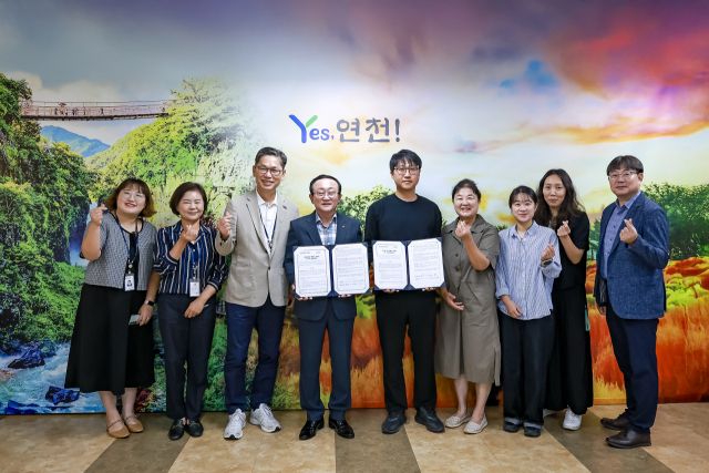 연천군과 연천청정로컬푸드협동조합이 로컬푸드 직매장 운영 협약을 맺었다. 연천군 제공