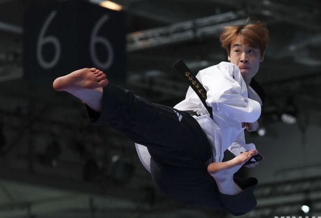 태권도 품새 남자 개인전서 우승한 오민혁.신화=연합뉴스