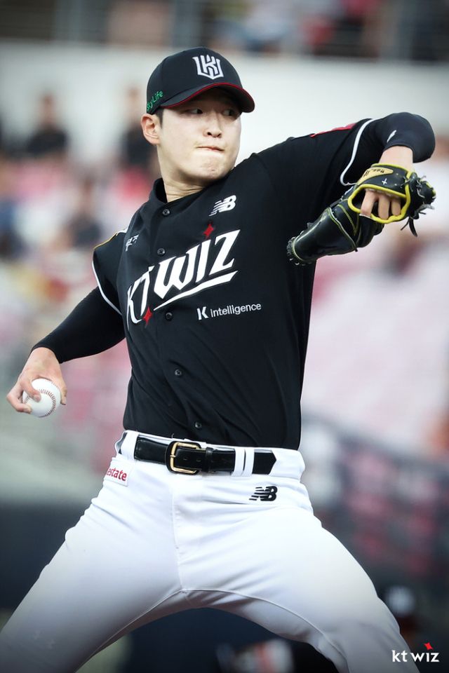 24일 NC전서 전역 복귀 후 첫 선발승을 거둔 배제성.KT 위즈 제공