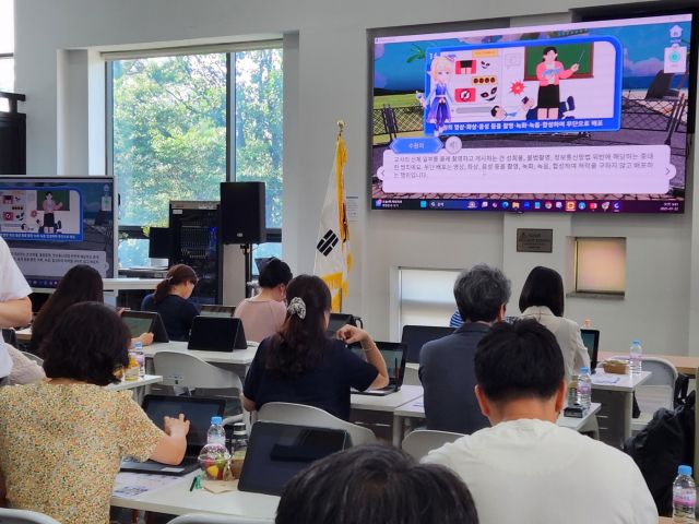 수원교육지원청이 22일부터 25일까지 관내 교원 200명을 대상으로 ‘2025 디지털 기반 교육혁신 교육활동 보호 자료(메타버스 기반 콘텐츠) 실행 직무연수’를 운영하고 있다. 수원교육지원청 제공