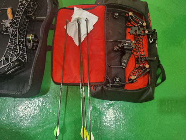 부산 강서구 야산에서 주민들이 방목해 기르고 있는 흑염소를 레저용 활(사진)로 사냥한 동호회원들이 경찰에 붙잡혔다. 연합뉴스