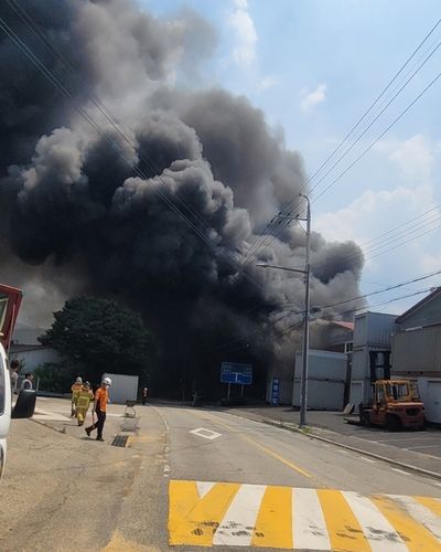 남양주 화도읍 녹촌리 조명창고 화재현장. 경기도북부소방재난본부 제공
