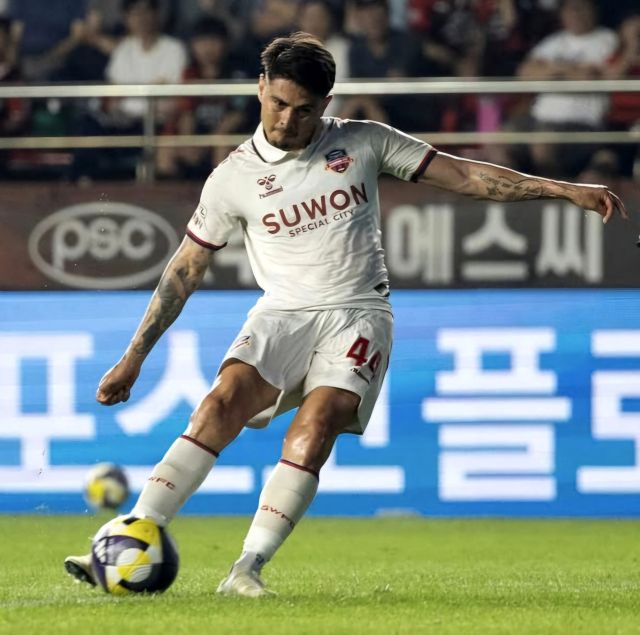 여름 이적 시장을 통해 수원FC에 합류한 윌리안이 3경기 연속 득점을 기록하며 팀의 반등을 이끌고 있다. 수원FC 제공