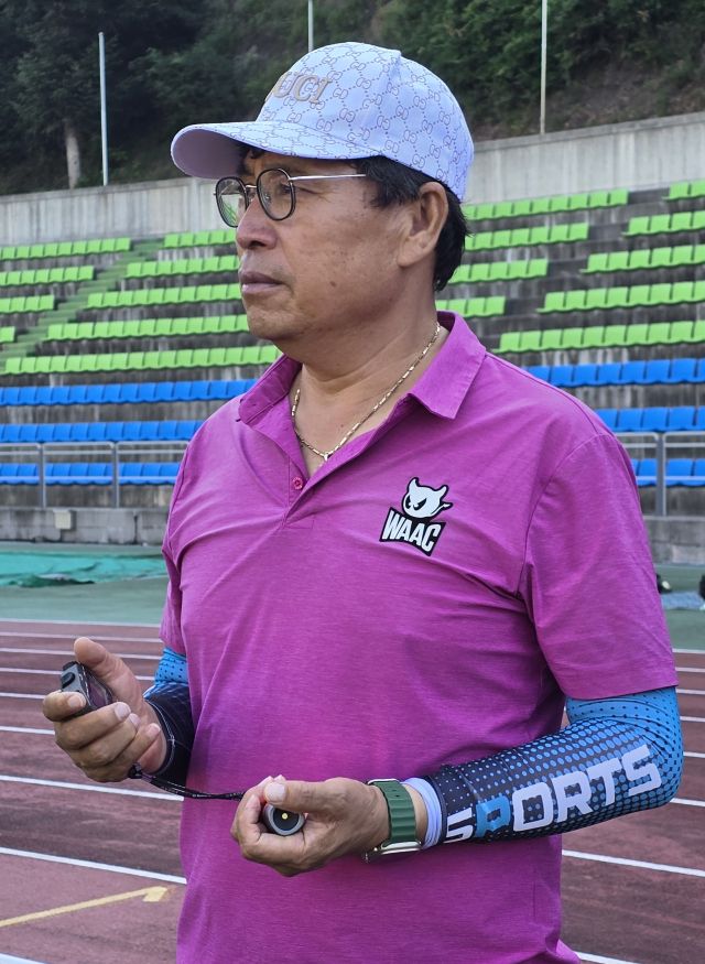 35년 지도자 외길 걸으며 한국 허들 발전을 위해 묵묵히 후진 양성에 힘쓰고 있는 안산 경기모바일과학고 심재령 코치.본인 제공