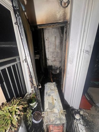 화성 봉담읍 아파트 22층 에어컨 실외기실 화재현장. 경기도소방재난본부 제공