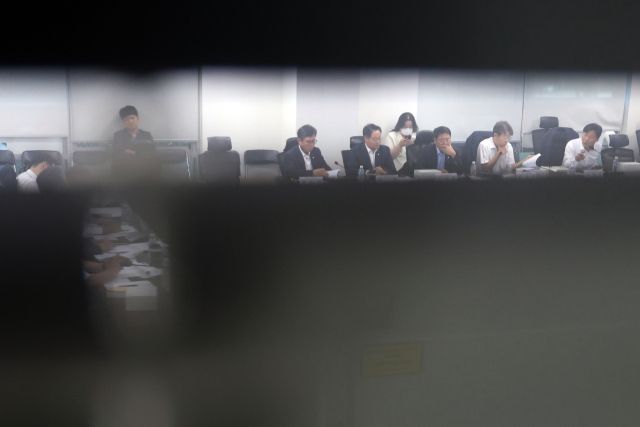 29일 오전 서울 여의도 국회 의원회관에서 세제 개편안 마련을 위한 비공개 당정협의회가 열리고 있다. 연합뉴스