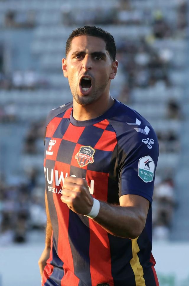 ‘하나은행 K리그1 2025’ 24라운드 최우수선수로 선정된 수원FC의 외국인 공격수 싸박. 수원FC 제공