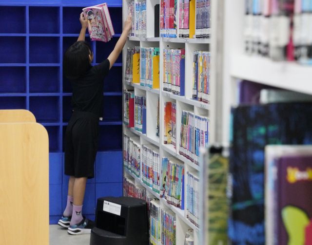 더위를 피해 도서관 찾은 어린이들 [포토뉴스]