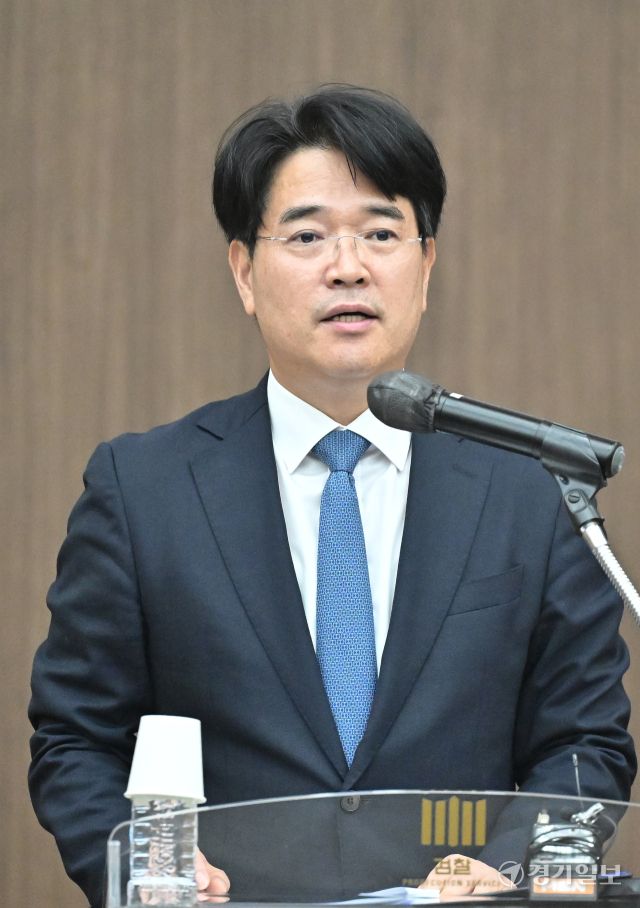 29일 오전 수원지방검찰청 대강당에서 열린 '제46대 박재억 수원지방검찰청 검사장 취임식'에서 박재억 지검장이 취임사를 하고 있다. 홍기웅기자