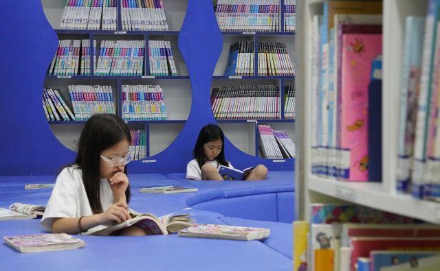 더위를 피해 도서관 찾은 어린이들 [포토뉴스]