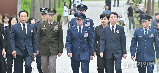 제75주년 유엔군 초전기념 및 미 스미스부대 전몰장병 추도식 [포토뉴스]