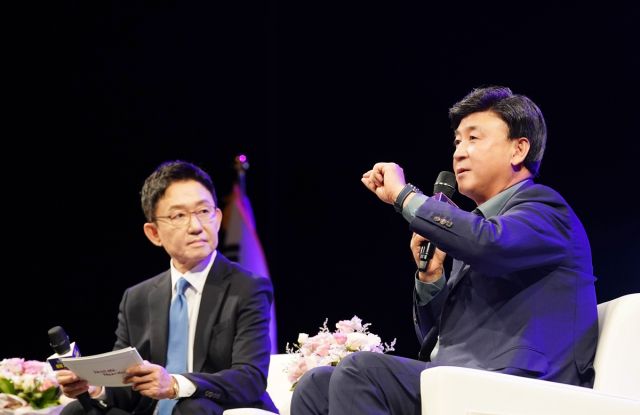 방새환 광주시장이 광주시 문화예술의 전당 남한산성홀에서 열린 ‘민선8기 출범 3주년 기념 토크 콘서트’에서 인사말을 하고 있다. 광주시 제공