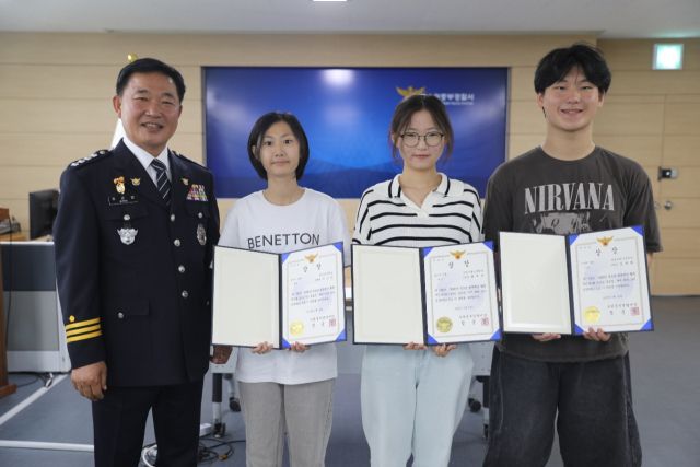 전자담배 무인매장 신분증 도용 금지 홍보물 공모전 시상식. 수원중부경찰서 제공