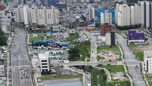 광주시가 다음달 1일부터 버스노선 전면개편에 들어간다. 사진은 송정동 차고지. 한상훈기자