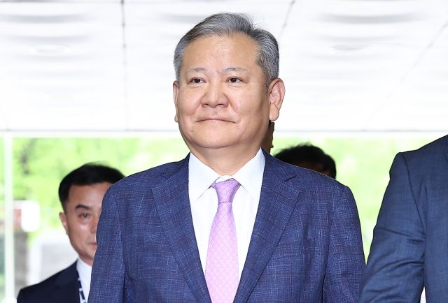 이상민 전 행정안전부 장관이 구속 전 피의자 심문(영장실질심사)를 위해 지난달 31일 서울 서초구 서울중앙지방법원으로 들어서고 있다. 연합뉴스