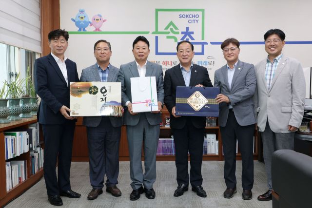 가평군‧속초시, “접경지 상생발전 공동협력” 맞손(왼쪽 세번째 서태원 가평군수, 옆 이병선 속초시장)