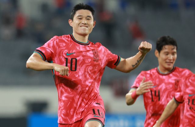 7일 용인미르스타디움에서 열린 2025 동아시아축구연맹(EAFF) E-1 챔피언십 중국과의 경기서 전반 선제 골을 넣은 이동경이 세리머니를 하고 있다.연합뉴스