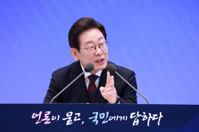 이재명 대통령이 최근 청와대 영빈관에서 열린 ‘대통령의 30일, 언론이 묻고 국민에게 답하다’ 기자회견에서 발언하고 있다. 연합뉴스