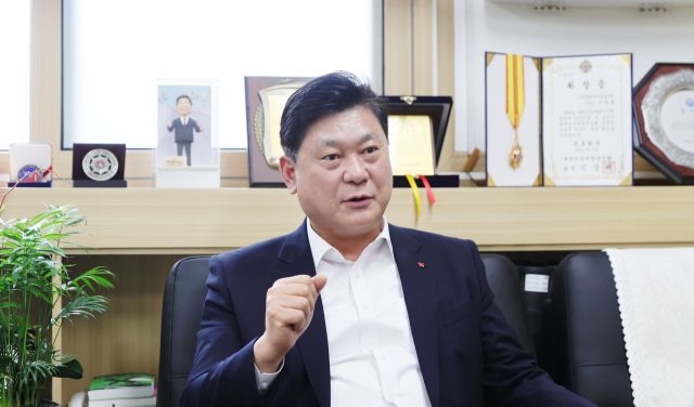 이영훈 인천 미추홀구청장이 최근 열린 민선8기 취임 3주년 간담회에서 이야기하고 있다. 미추홀구 제공