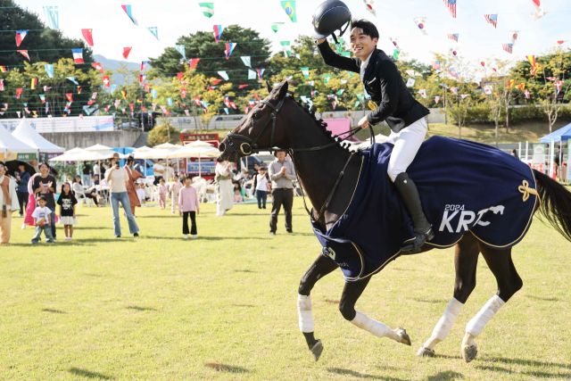 한일 승마대회’가 10~13일 4일간 한국마사회 실내승마경기장에서 열린다. 사진은 지난해 열린 한일 승마대회 모습. 한국마사회 제공