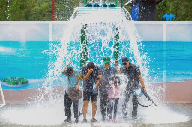 한국민속촌에서 ‘마른 하늘에 물벼락’ 프로그램이 진행되고 있다. 한국민속촌 제공