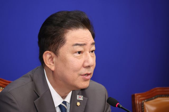 7일 더불어민주당 김병기 당대표 직무대행 겸 원내대표가 국회에서 열린 최고위원회의에서 발언하고 있다. 연합뉴스
