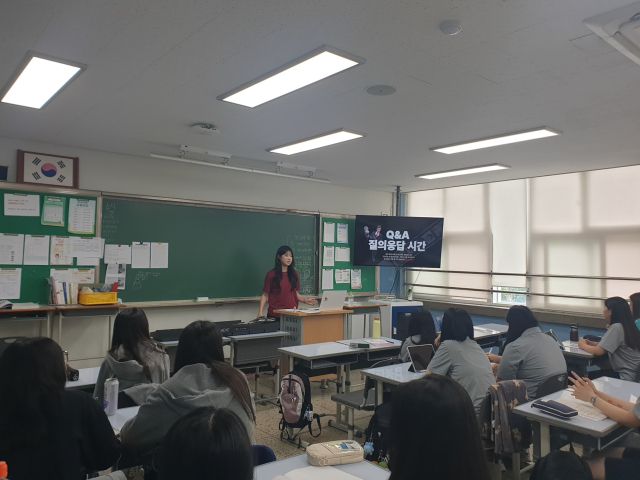 이천양정여고가 학생들의 과목 선택을 돕기 위한 학생 주도형 교육과정 박람회 행사 진행했다. 이천양정여고 제공.
