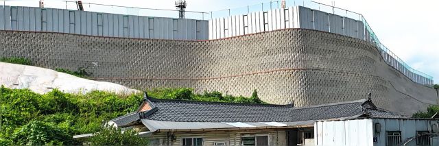 여주 금사면 이포리 금사농협 하나로마트 신축현장에 대한 당국의 안전점검이 미흡했던 것으로 드러났다. 사진은 공사 현장 모습. 유진동기자