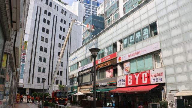 과천소방서가 소방안전훈련을 하고 있다. 과천소방서 제공