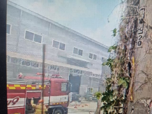 화성 장안면 석포리 폐품수집업체 화재 현장. 화성소방서 제공